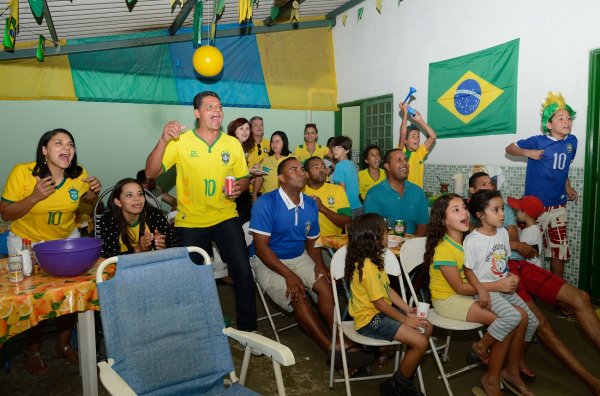Футбольные фанаты не бросали яйца в автобус сборной Бразилии после ЧМ-2018