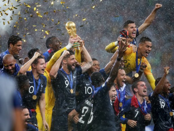 Футболисты сборной Франции посвятили кричалку Путину